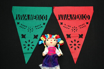 Tricolor decorative ornaments for Mexican parties in green, white and red: Pennants that say 