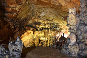 Jaskinia Vranjača w Chorwacji, na zboczach góry Mosor w miejscowości Kotlenice w Dalmacji, 
