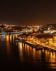 Obraz premium Downtown Porto and Douro river by night