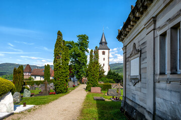 Fototapeta na wymiar Cemetery an Liebfrauenkirche in Gernsbach, Black Forest, Germany