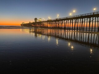 Obraz premium Pier at sunset