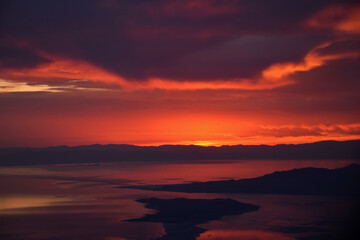 Naklejka na ściany i meble Sunset over the Great Salt Lake, Utah