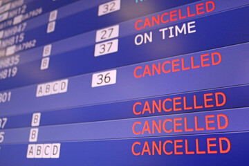 成田空港の電光掲示板