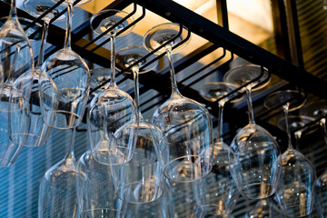 Fototapeta na wymiar empty wine glass with blur background 