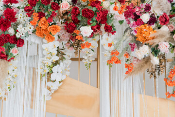Fototapeta na wymiar wedding flower backdrop background, colorful background, fresh rose, bunch of flower 