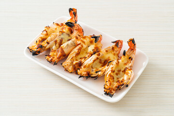 grilled river prawns or shrimps with cheese