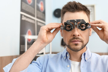 Man visiting ophthalmologist in clinic
