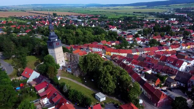 Luftansicht schiefer Kirchturm von Bad Frankenhausen