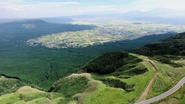 阿蘇の外輪山上空から見た風景、熊本県の阿蘇外輪山から見た阿蘇市の風景、