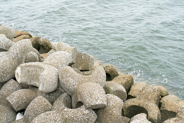 消波ブロックと海