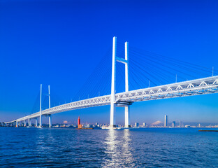 神奈川県　横浜市　ベイブリッジと横浜市街