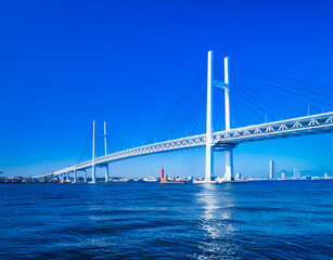 神奈川県　横浜市　ベイブリッジと横浜市街