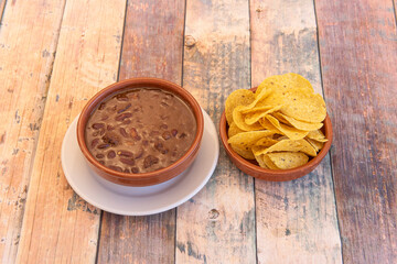 Delicious Mexican recipe for spicy chili with meat and chips to dip