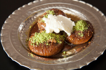 creamy dessert made of dried figs