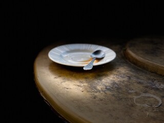 Spoon in saucer 