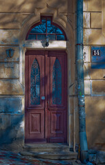 Fototapeta na wymiar the doors of the city of old Lviv in Ukraine