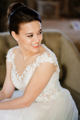 Obraz na płótnie Canvas beautiful and gentle bride in a white lace wedding dress. 