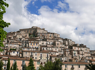 Naklejka premium suggestiva vista panoramica del borgo di Morano Calabro in italia