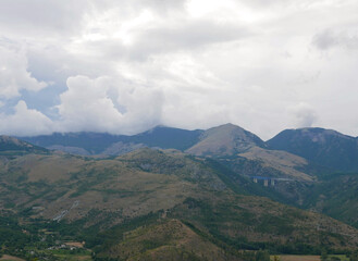 vista panoramica di Morano Calabro in Italia, tra i monti del Pollino