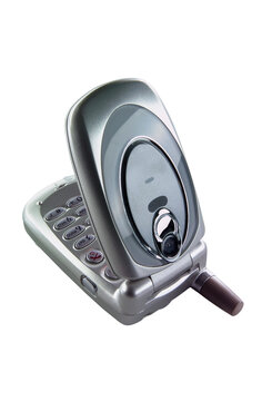 M&oacute;vil con antena plegable, color plata sobre fondo blanco, vintage. Mobile with folding antenna, silver color on a white background, vintage.
