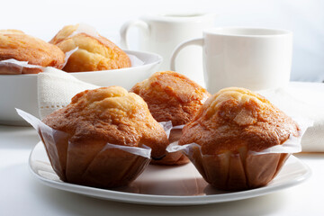 Magdalenas  caseras con taza de cafe. Homemade muffins with cup of coffee.