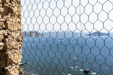 Il Golfo di Napoli visto dall'ex carcere di Procida a Palazzo D'Avalos