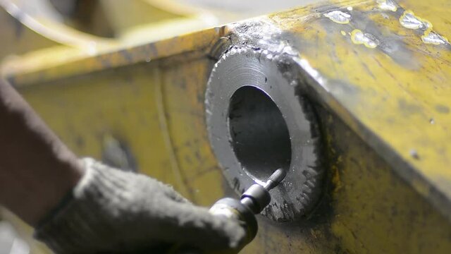 Deburring of pipe edge workpieces