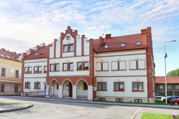 Fototapeta na wymiar ZATOR, POLAND - AUGUST 28, 2021: Beautiful townhouses around the main square in Zator, Poland.