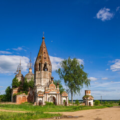 Fototapeta na wymiar old abandoned Orthodox church
