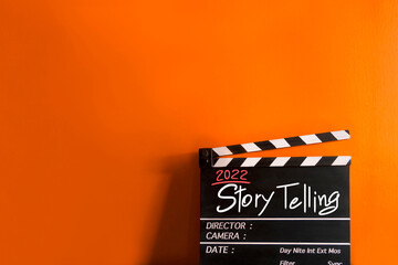 Naklejka premium 2022 story.handwriting on film slate or movie clapboard for the filmmaker.storytelling concept on multicolor background
