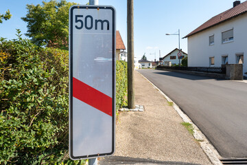 Zeichen - beschrankter Bahnübergang