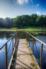 Naklejka premium Beautiful lake in the city park in the autumn season
