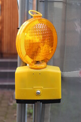 Baustellenlampe. Warnleuchte. Bltzleuchte. Baustellenleuchte.
