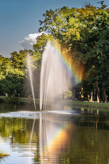Rainbow over the fountain. - obrazy, fototapety, plakaty