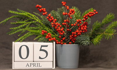 Memory and important date April 5, desk calendar - spring season.