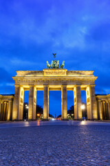 Obraz premium Berlin Brandenburger Tor Gate in Germany at night blue hour copyspace copy space portrait format