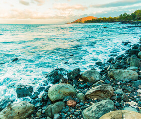 Puʻu Ōlaʻi Cinder Cone and Makena Beach, Maui, Hawaii, USA