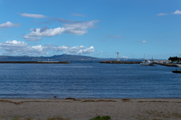 横須賀市鴨居 海岸と街並みの風景