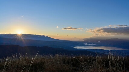 高ボッチ高原から見る富士山と諏訪湖と朝日のコラボ情景＠長野