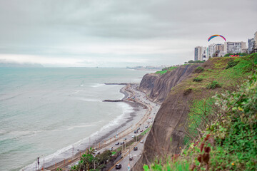 Fototapeta na wymiar Malecón de Miraflores Lima - Perú, playa, mar, océano, arrecife