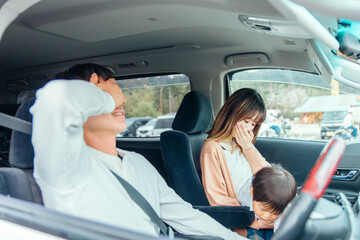 交通事故にあった家族
