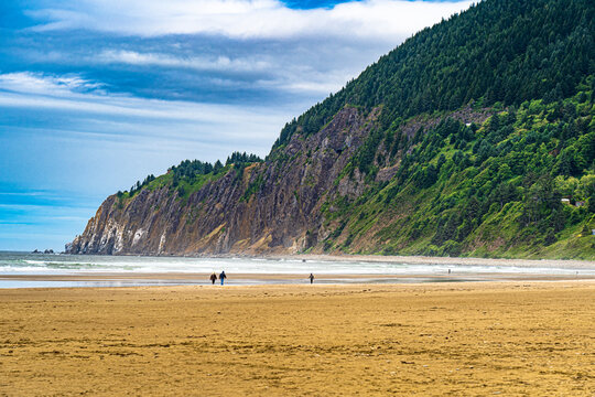 The beach at Manzanita is sheltered by the Neahkahnie Mountain on the Oregon coast