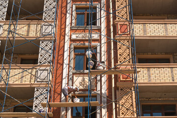 Finishing works on the facade of a new residential buildings