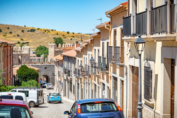 Vista panorámica de la histórica ciudad de Ávila desde el Mirador de Cuatro Postes, España, con...