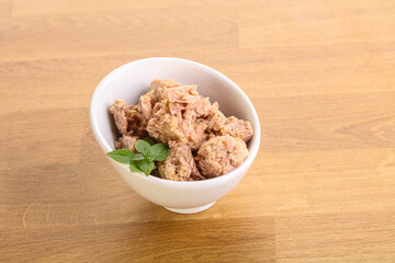 Canned tuna fish with oil