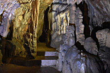 Jaskinia Vranjaca w Chorwacji, na zboczach góry Mosor w miejscowości Kotlenice w Dalmacji, 
