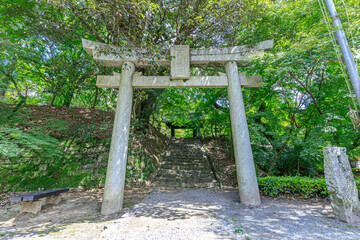 夏の秋月城跡　黒門と鳥居　福岡県朝倉市　Akizuki Castle Ruins in Summer...
