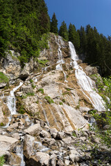 Cascade des Brochaux dans les Alpes