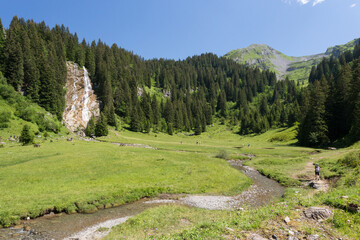 Cascade des Brochaux et son vallon