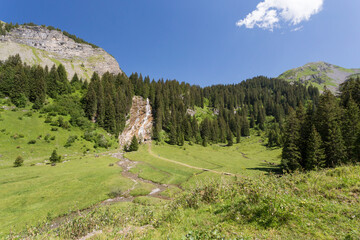 Cascade des Brochaux et son vallon